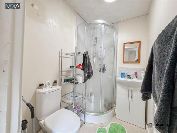 room3_ensuite_1.jpg