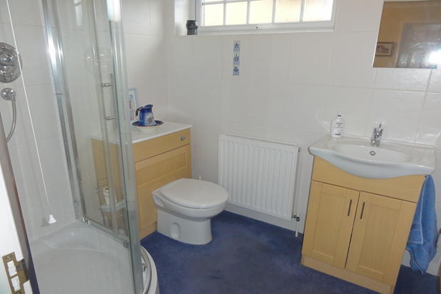 BATH/SHOWER ROOM