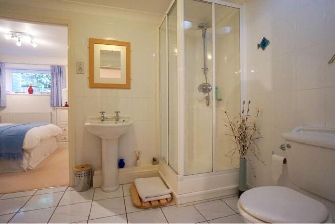 Jack & Jill En-suite