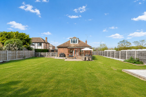 St Pinnock Avenue, Staines-upon-Thames, TW18