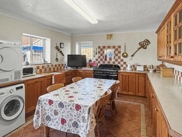 2 bed Detached Bungalow for sale Image 7