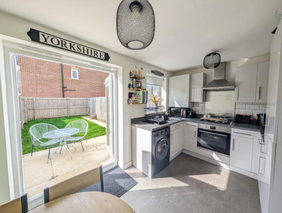 2 bed Terraced for sale Image 6
