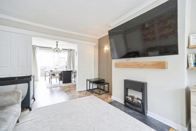 3 bed Semi-Detached for sale Image 5