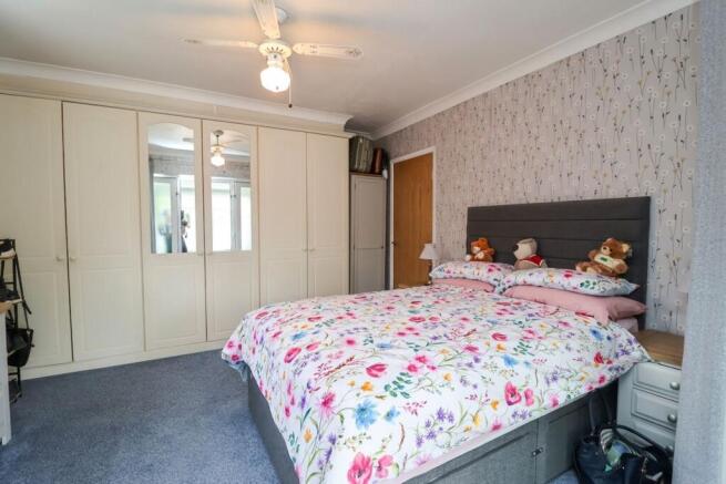 2 bed Detached Bungalow for sale Image 11