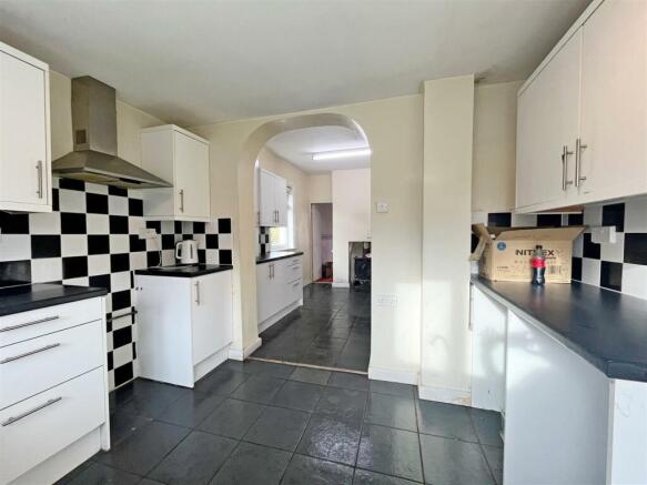 Kitchen/ Dining Room
