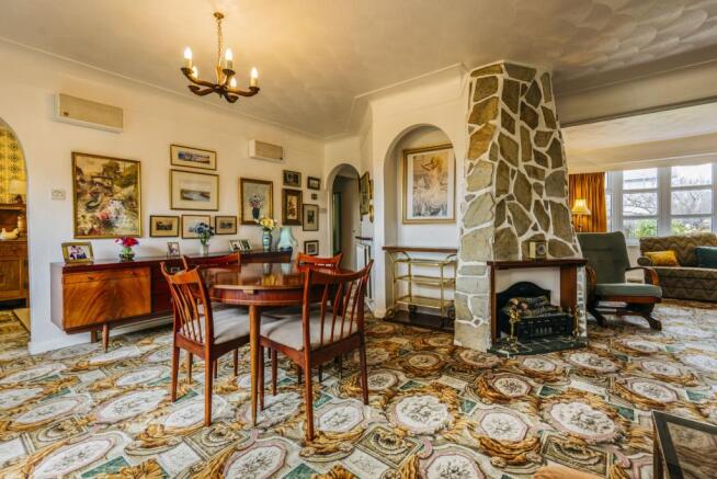 Reception Room/Dinin