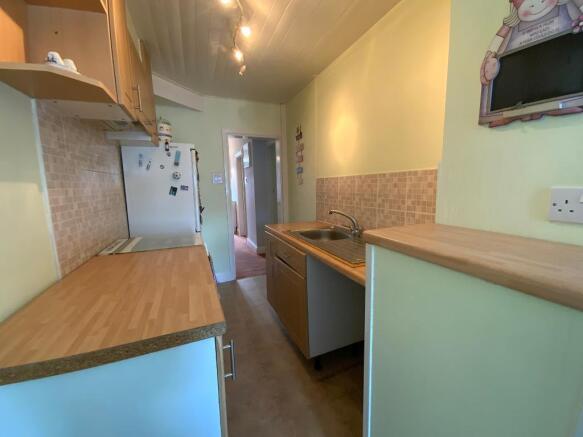 KITCHEN 8'5 x 5'11