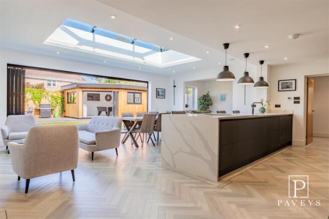 KITCHEN/DINER & FAMILY ROOM