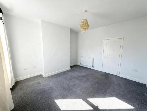2 bed Terraced to rent Image 6