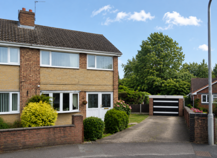 Lund Crescent, Barnsley, S71 5LQ
