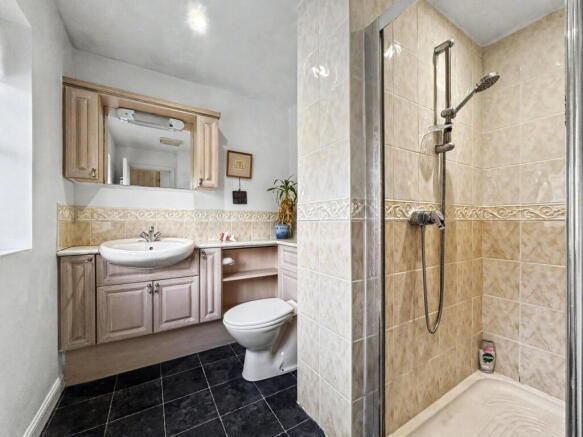 4 bed Detached for sale Image 9
