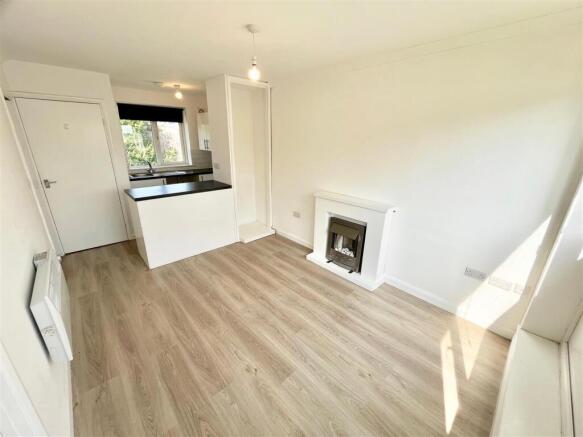 LOUNGE/KITCHEN