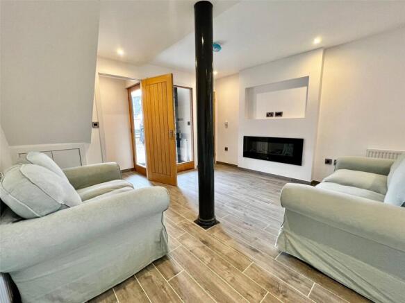 2 bed Flat to rent Image 5