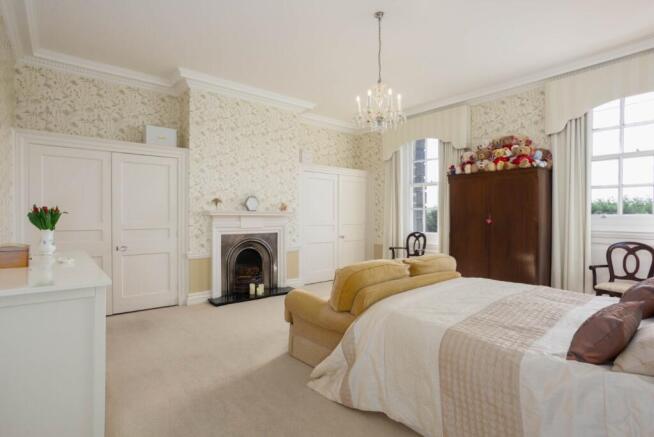 3 bed Flat for sale Image 6