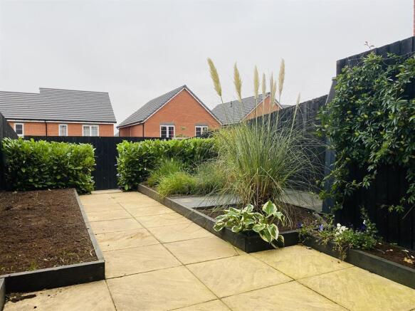 2 bed Semi-Detached to rent Image 7