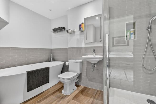 2 bed Apartment for sale Image 12