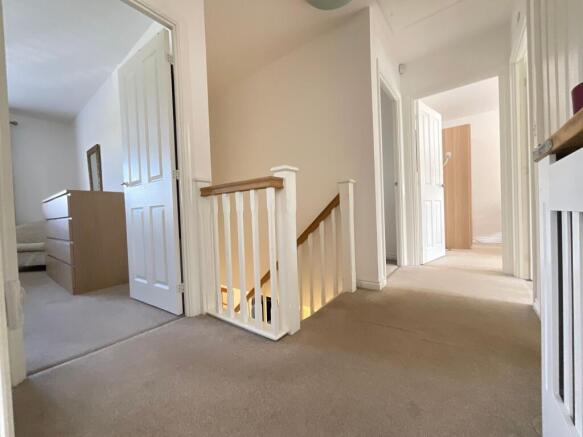 4 bed Detached for sale Image 11