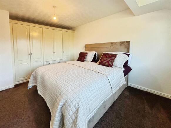 4 bed Detached for sale Image 11
