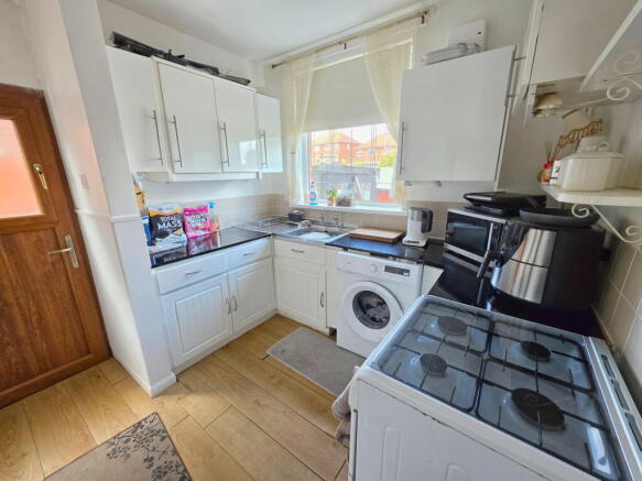 3 bed Semi-Detached for sale Image 6