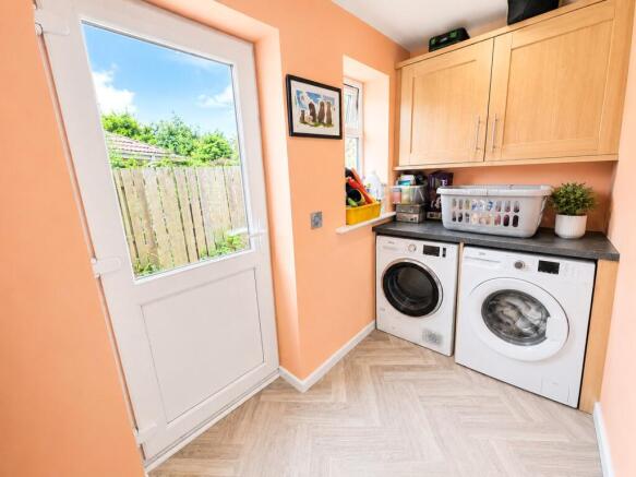 3 bed Semi-Detached for sale Image 8