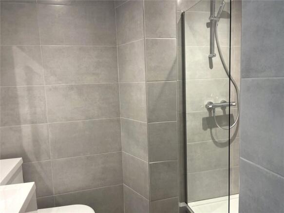 2 bed Apartment to rent Image 8