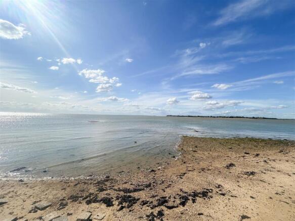 Tower Estate, Point Clear Bay, Clacton-On-Sea photo 2
