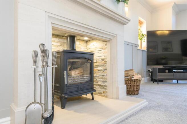 5 bed Detached for sale Image 9