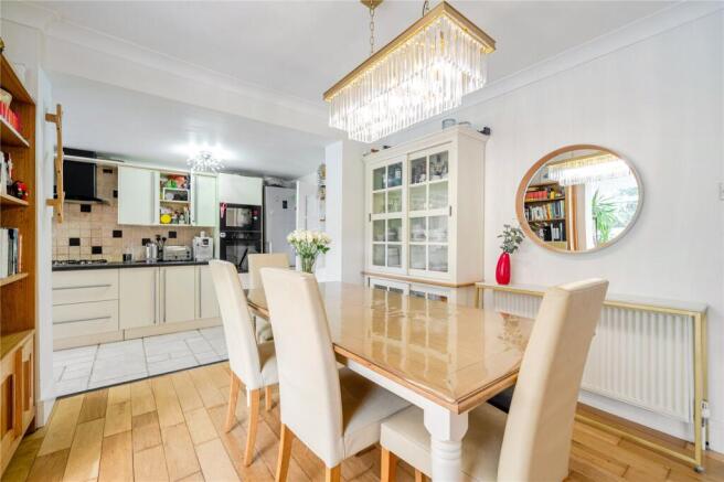 5 bed Bungalow for sale Image 7