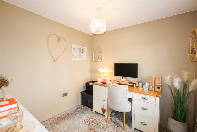 4 bed Detached for sale Image 10