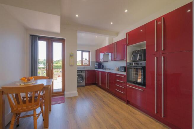 3 bed Semi-Detached for sale Image 9