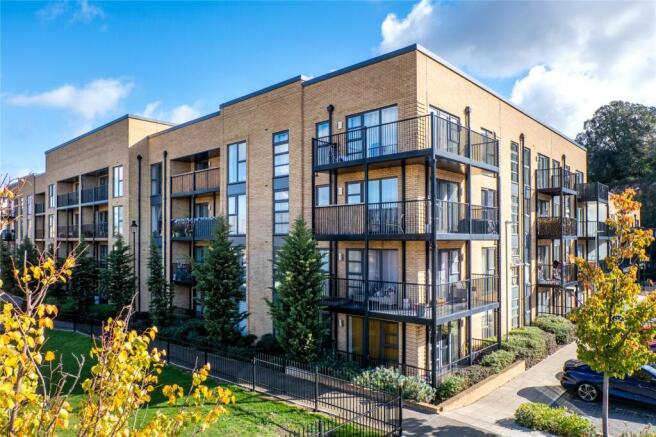 2-bed flat on Hillier Crescent, Northfleet, Gravesend, Kent, DA11, £240,000