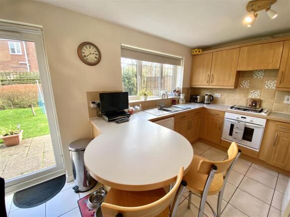 KITCHEN/BREAKFAST ROOM