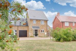28, Clover Crescent, Hailsham BN27 4FJ
