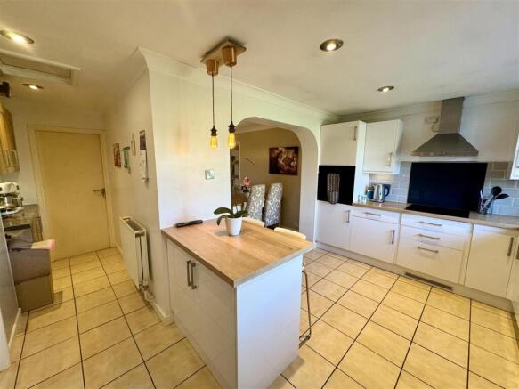 KITCHEN/BREAKFAST ROOM