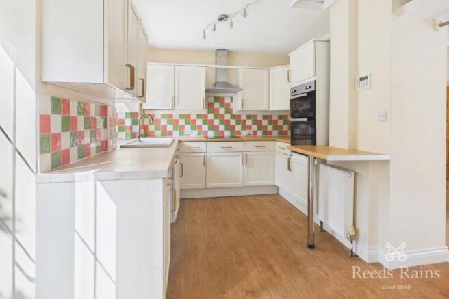 4 bed Semi-Detached for sale Image 6