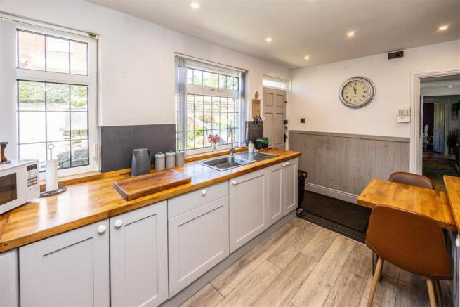 3 bed Detached Bungalow for sale Image 5