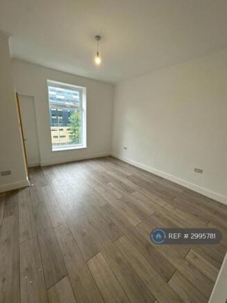4 bed Terraced to rent Image 6