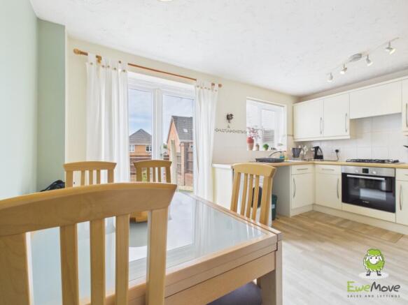 EweMove Estate Agents Basingstoke - Arcadia Close