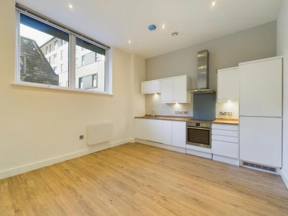 CAM01909G0-PR0274-STILL004