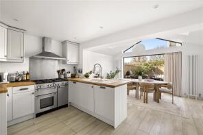 33, Bevin Square, London SW17 7BB