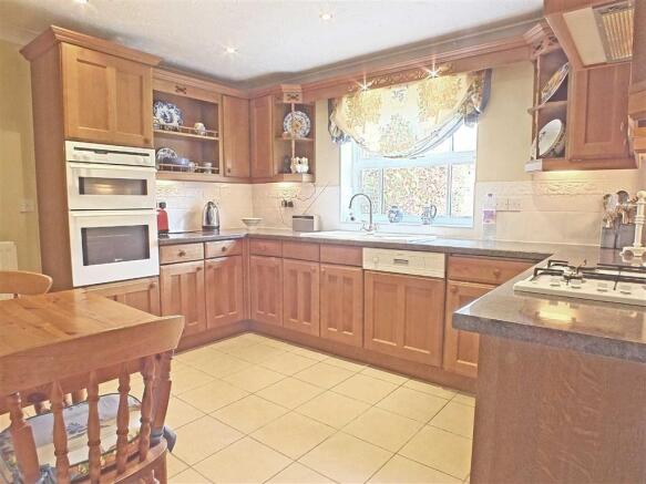 KITCHEN/BREAKFAST RO