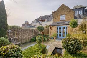 9, Priorygate Court, Castle Cary BA7 7HT