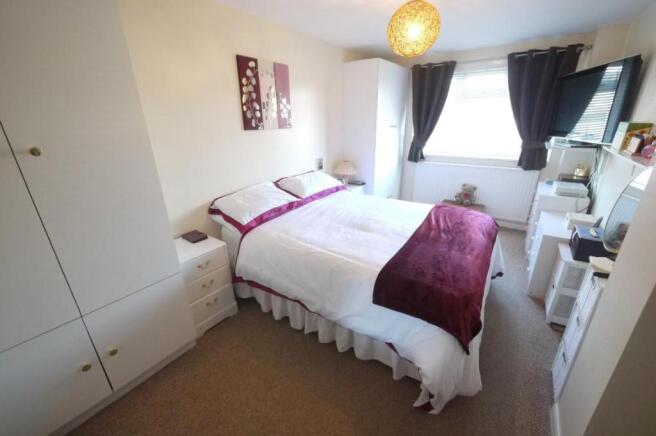 BEDROOM 1:-