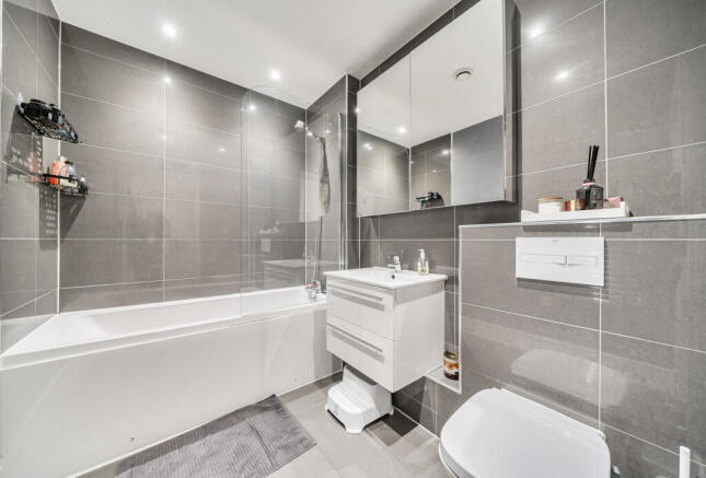 1405880-7-697b83f...