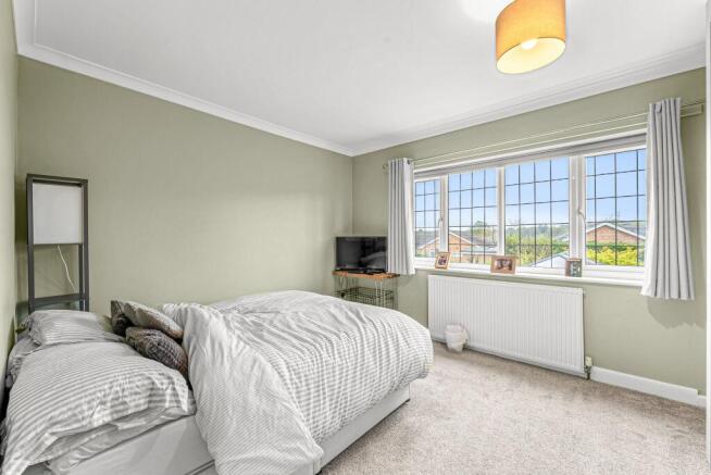 5 bed Detached for sale Image 11