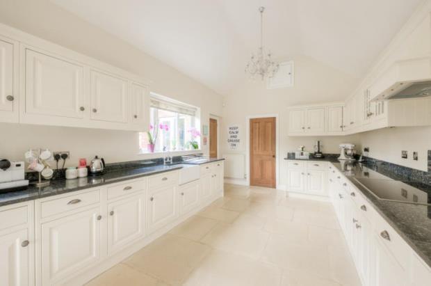 Kitchen/Breakfast Rm