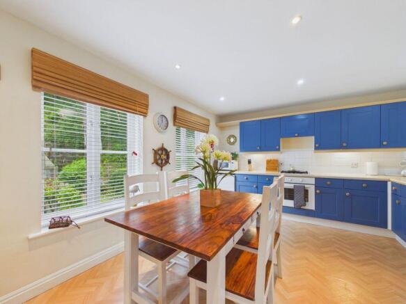 4 bed Terraced for sale Image 5