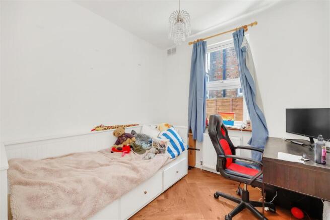 Bedroom 2/Study