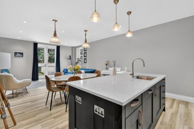 2 bed Apartment for sale Image 3
