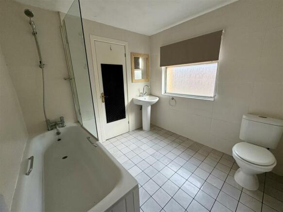 gf bathroom.jpg